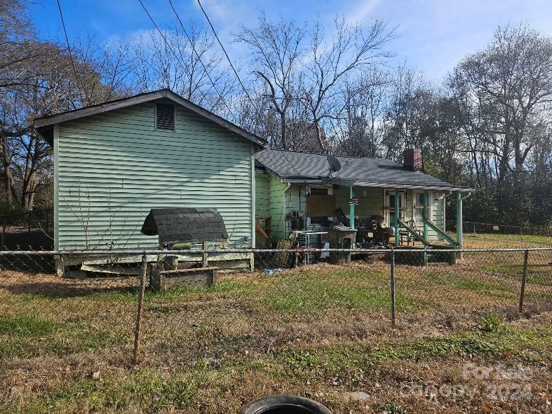 Property Photo:  894 Log Cabin Drive  NC 28054 