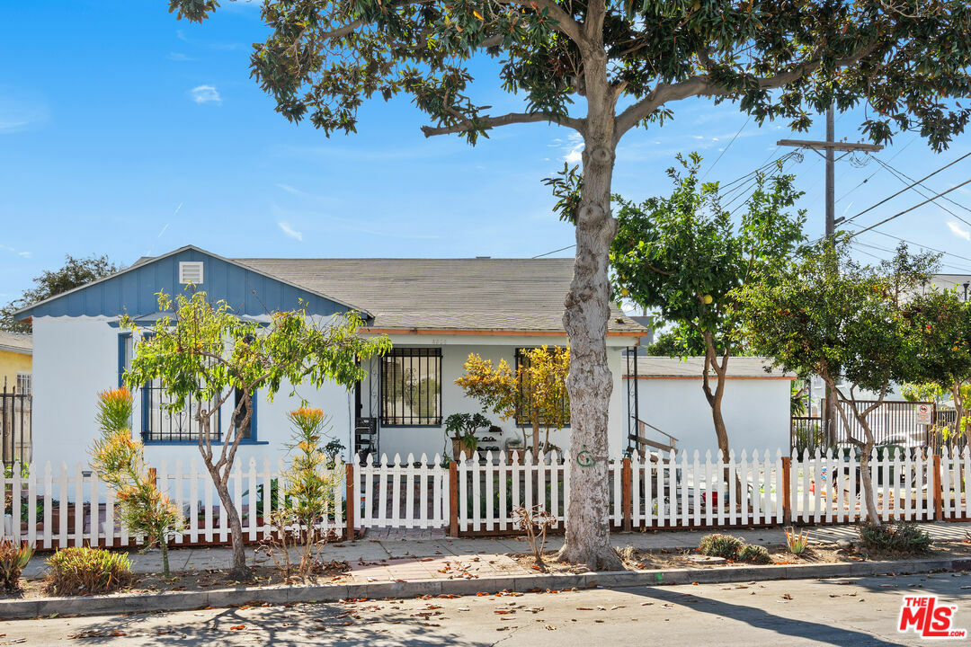 Property Photo:  4908  W 21st St  CA 90016 