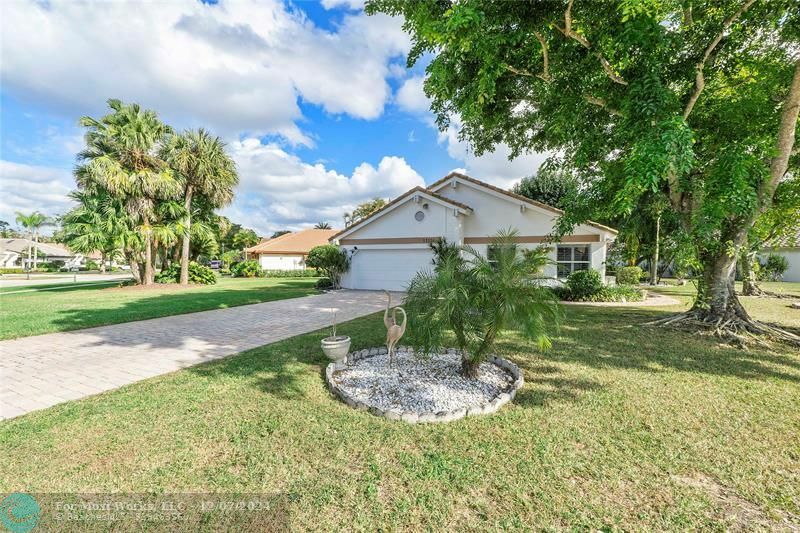 Property Photo:  11134 Highland Cir  FL 33428 