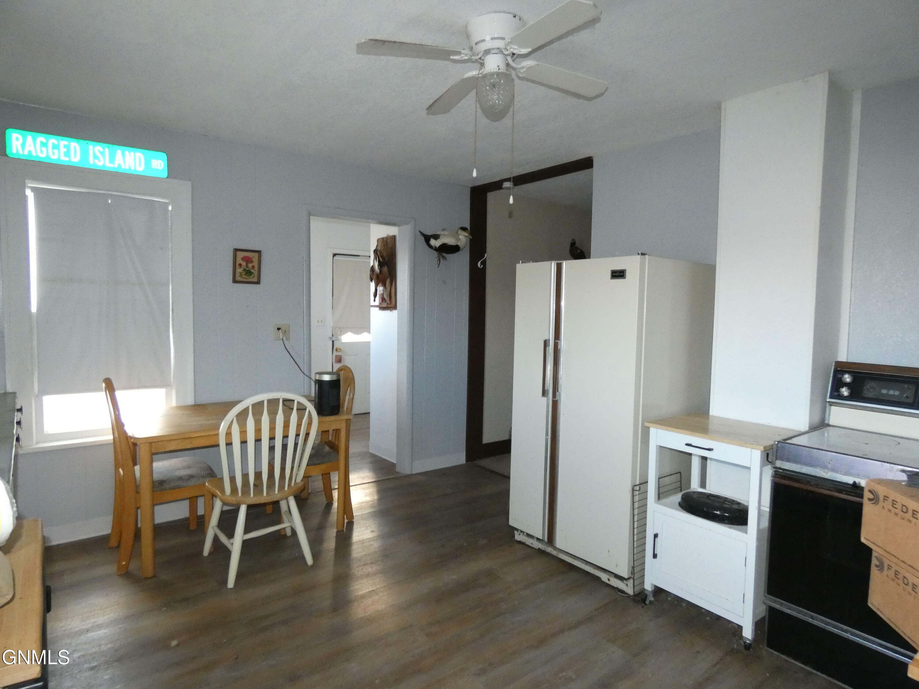 Property Photo:  408 5th Street E  ND 58561 