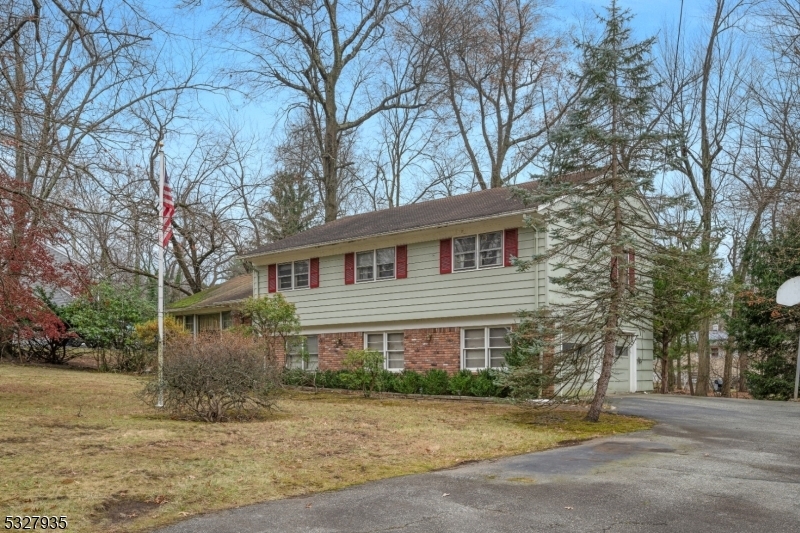 Property Photo:  11 Brookwood Dr  NJ 07006 