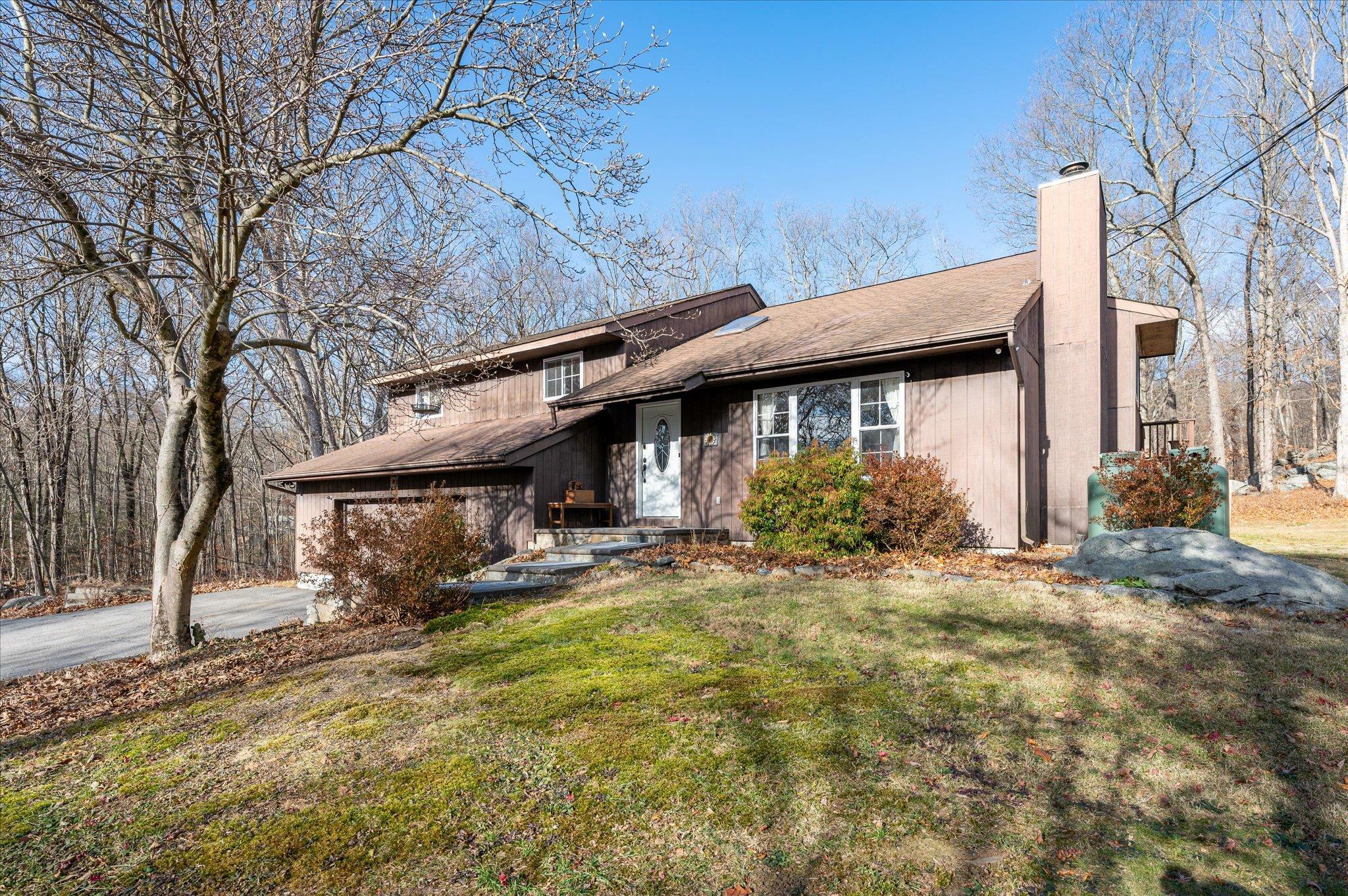 Property Photo:  133 Oscawana Lake Road  NY 10579 