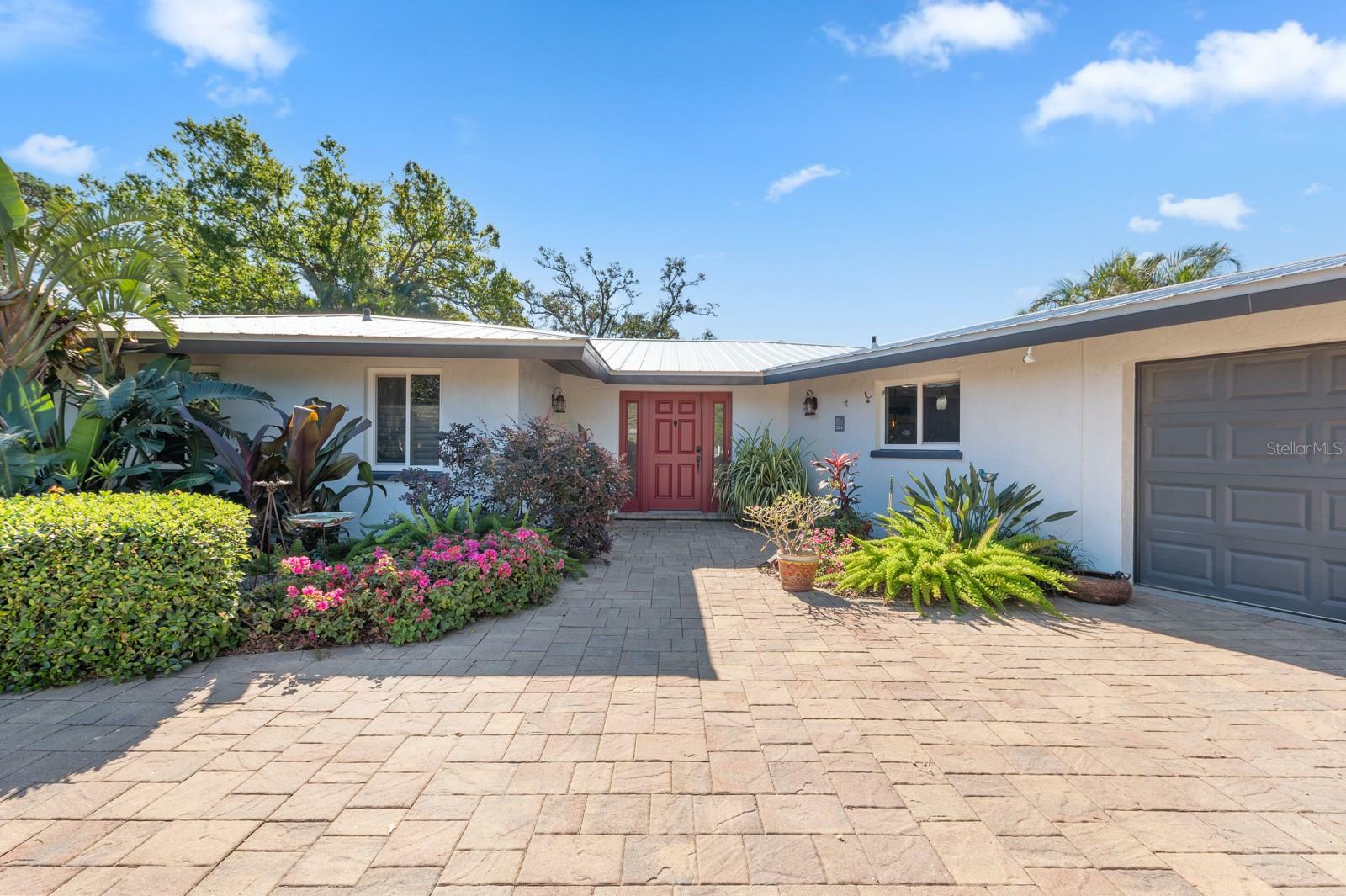 Property Photo: 324 Bernard Avenue FL 34243