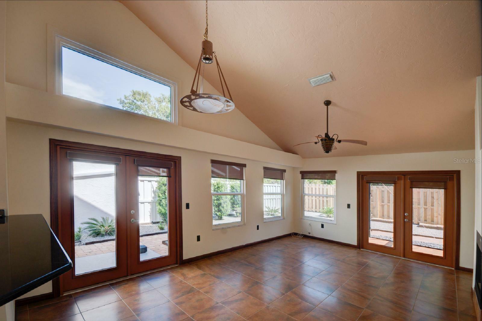 Property Photo:  7806 Ontario Street Circle 7806  FL 34243 