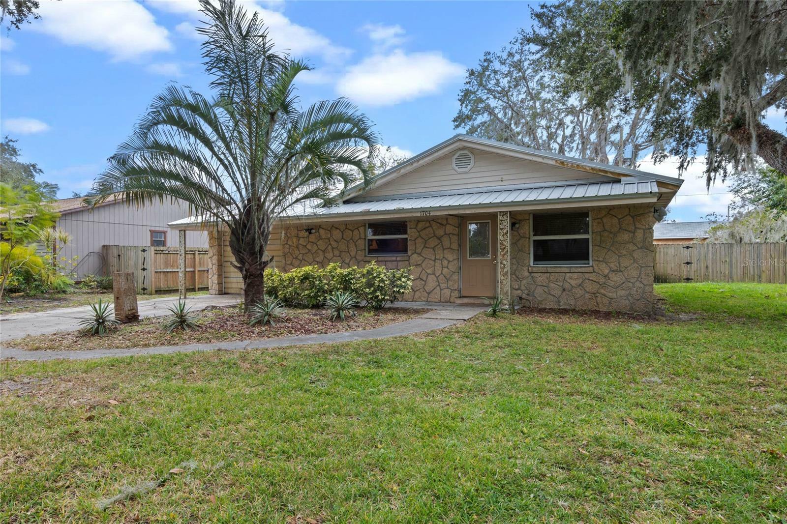 Property Photo:  1704 Travelers Palm Drive  FL 32132 