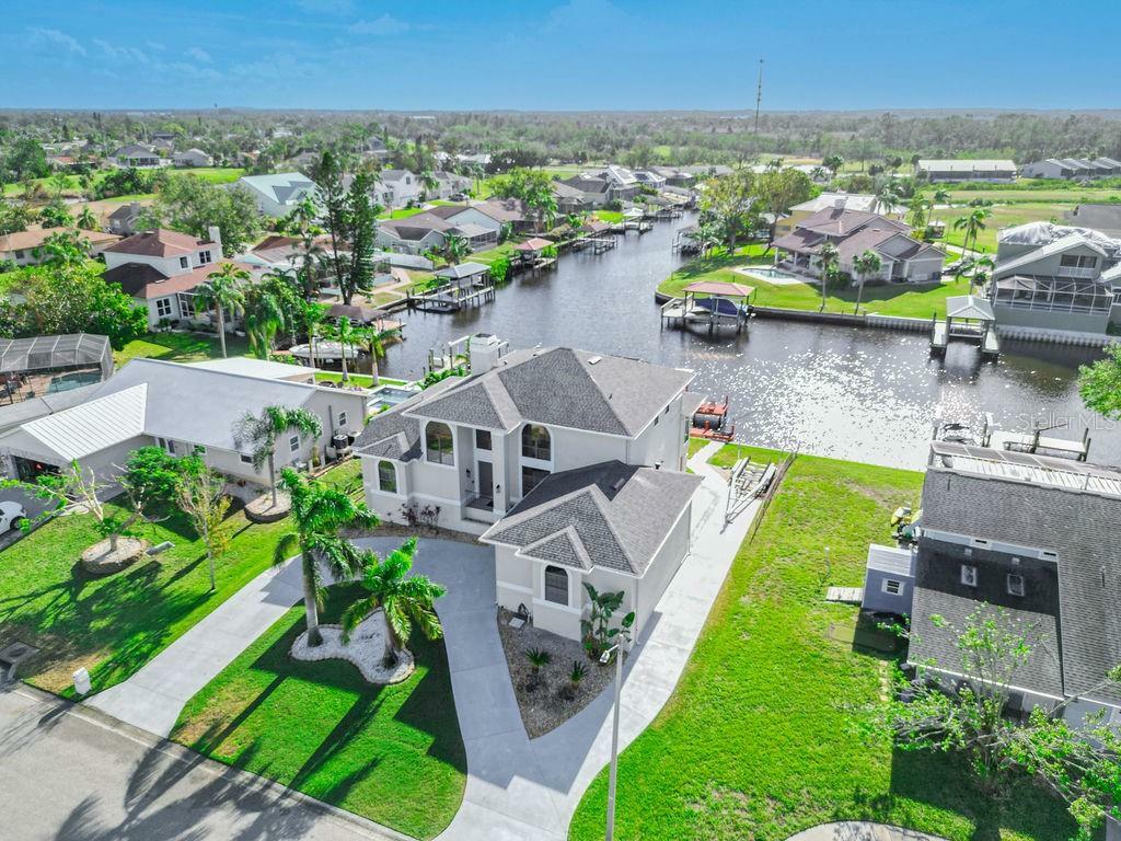 Property Photo:  804 Golf Island Drive  FL 33572 