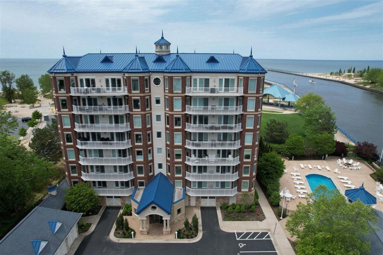 200 Lake Street 3B  Saint Joseph MI 49085-2042 photo