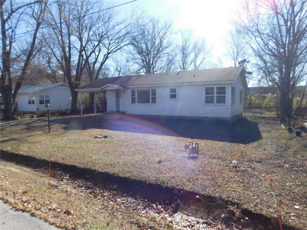 Property Photo:  6 W Montgomery Street  AR 72701 