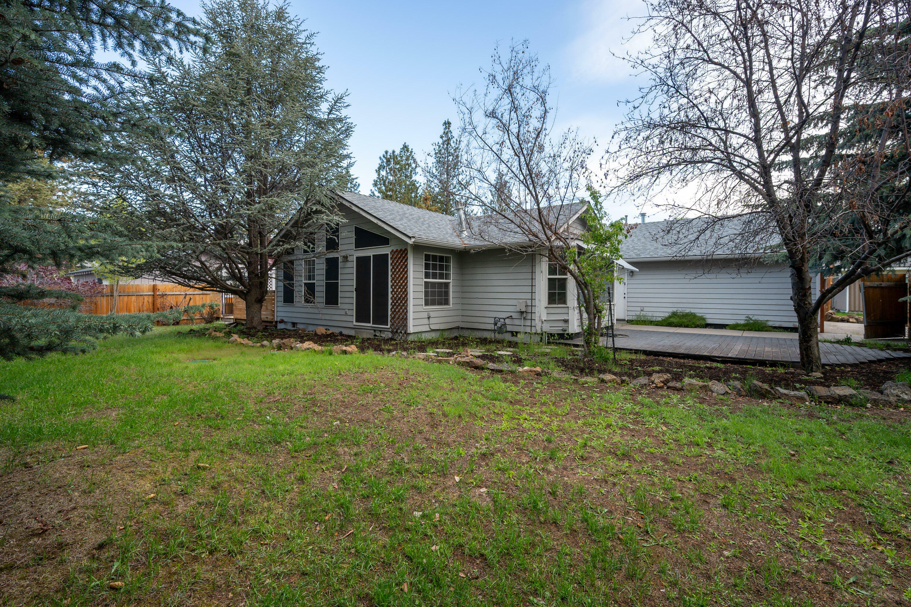 Property Photo: 61241 Benham Road OR 97702