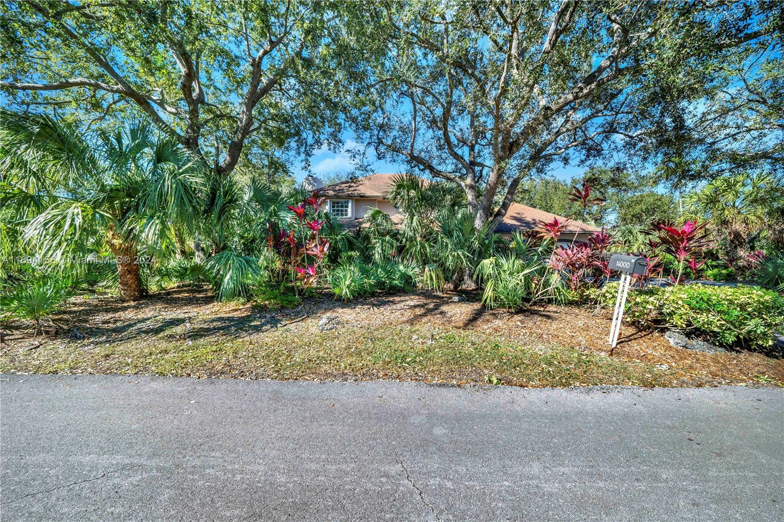 Property Photo:  14000 SW 99th Ct  FL 33176 