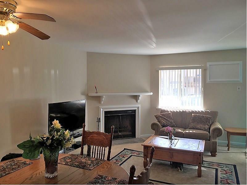 Property Photo:  8 Rose Lane Apt 22-1  CT 06811 