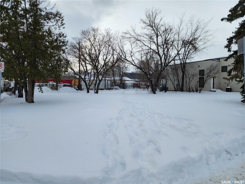 Property Photo:  205 25th Street W  SK S7L 0C3 