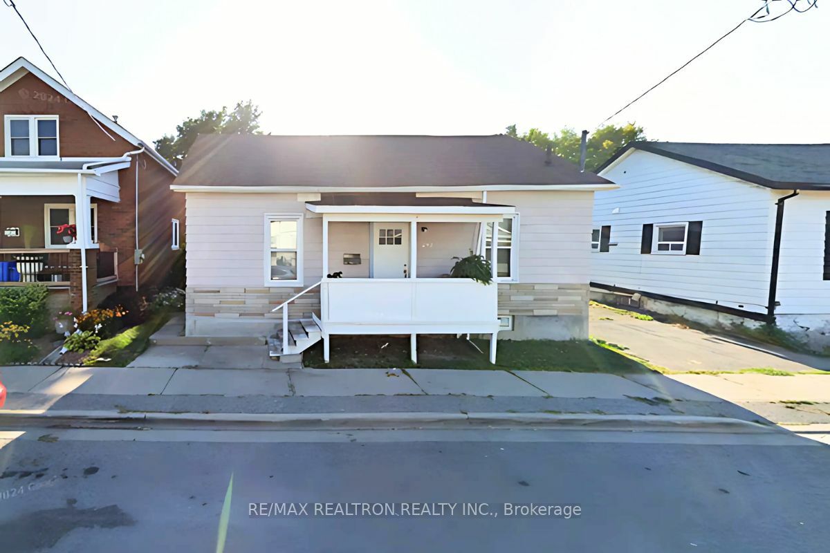 Property Photo:  292 Celina St  ON L1H 4P1 