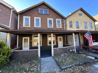 Property Photo:  304 Erie Ave B  PA 15045 