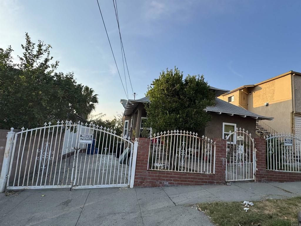 Property Photo:  425 N Westlake Ave  CA 90026 