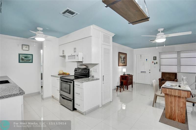 Property Photo:  2236 Taylor St 7  FL 33020 