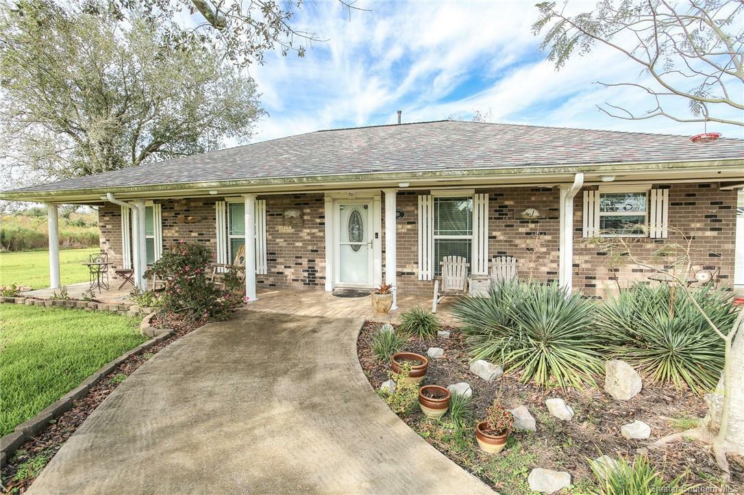 Property Photo: 910 Oak Lane LA 70645