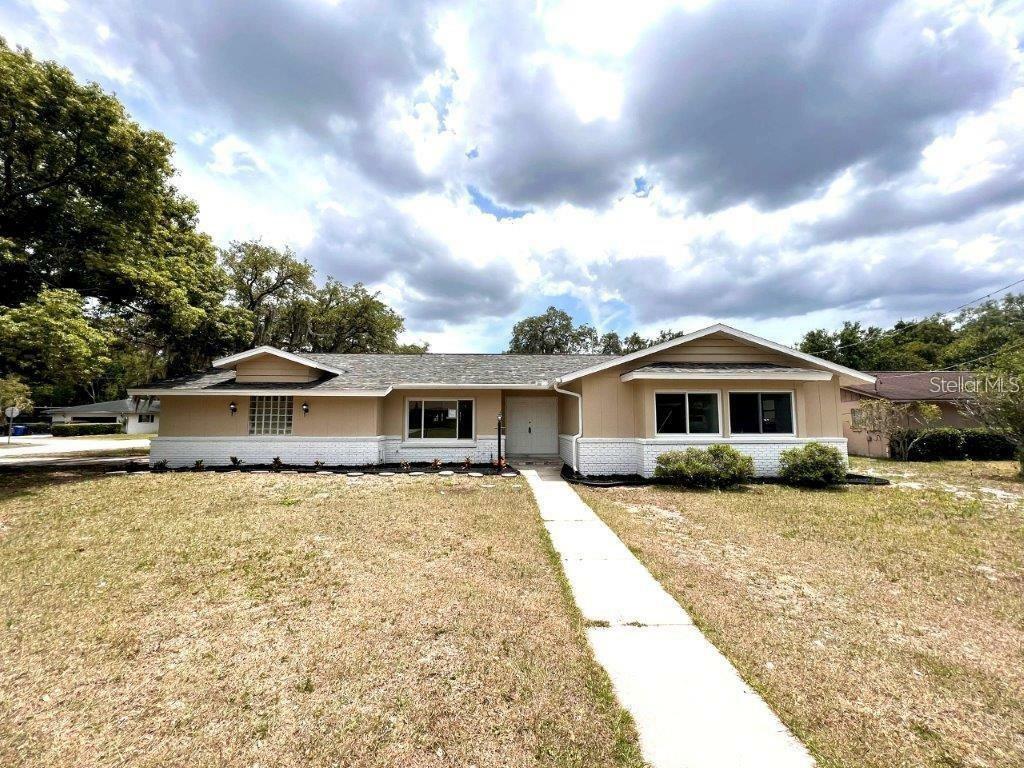 Property Photo:  7102 Wrenwood Circle  FL 33617 