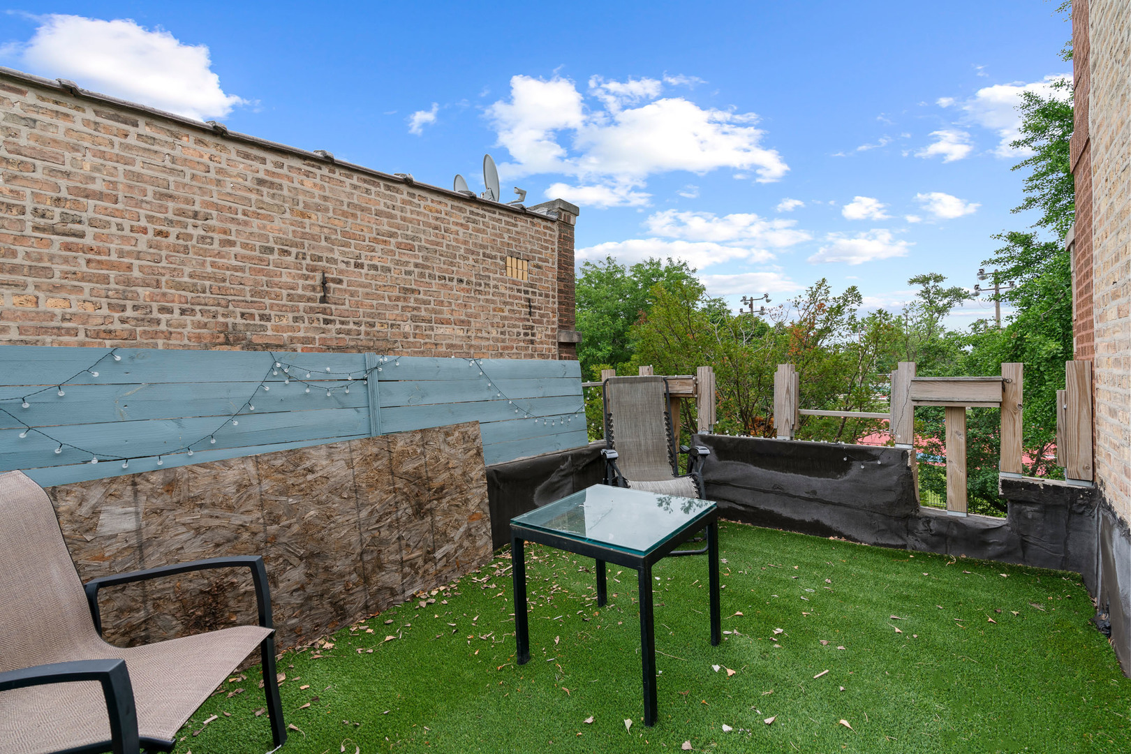 Property Photo:  5428 W Berteau Avenue 2  IL 60641 