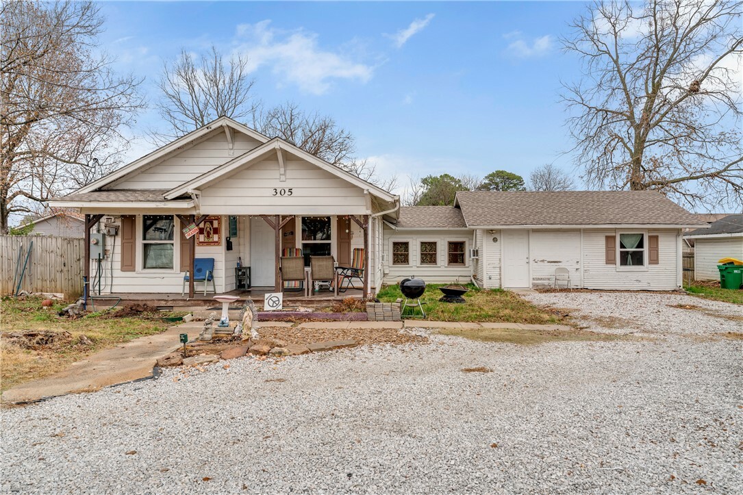 Property Photo:  305 Deaver Street  AR 72764 