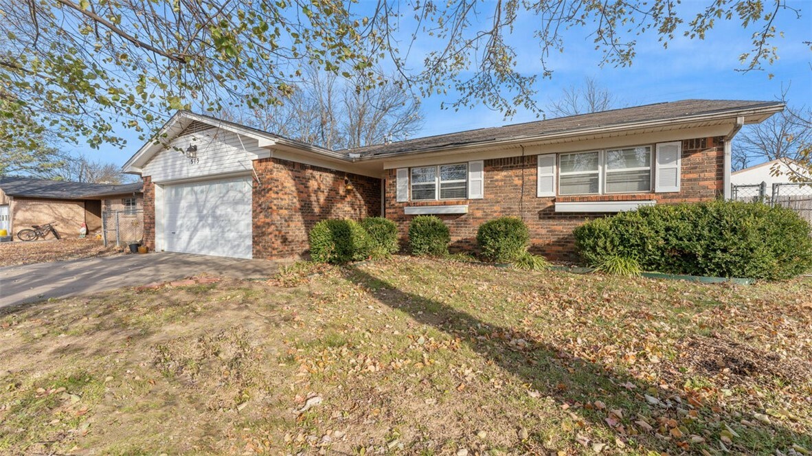 Property Photo:  313 Rodric Circle  AR 72761 