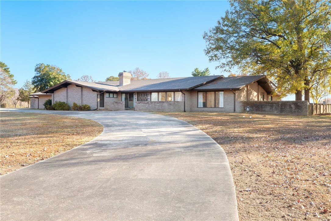 Property Photo:  305 Irving Street  AR 72736 