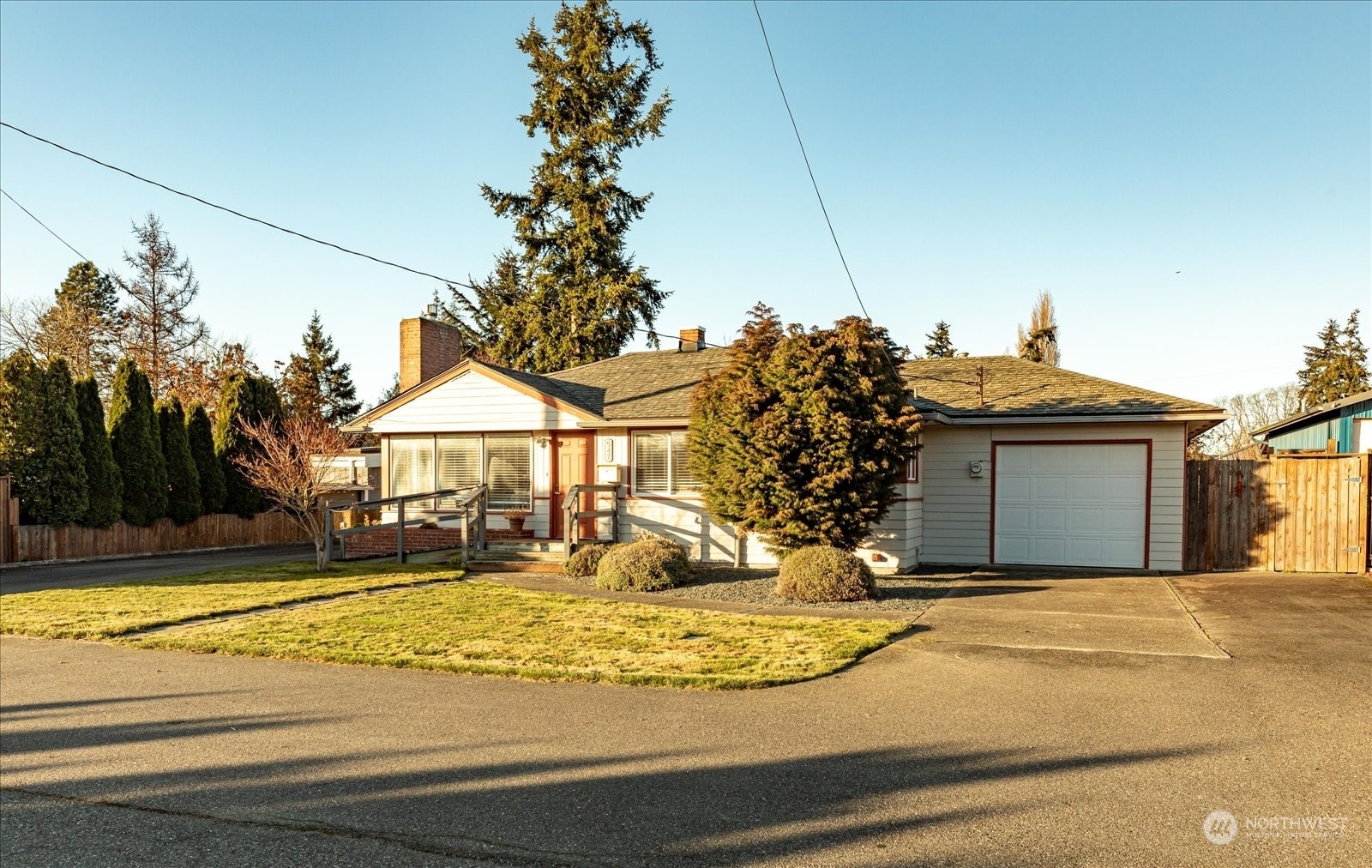 Property Photo:  542 SE 5th Avenue  WA 98277 