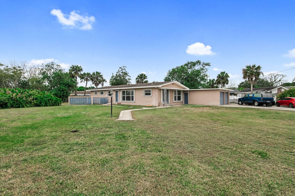 Property Photo:  716 Poinsetta  FL 33440 