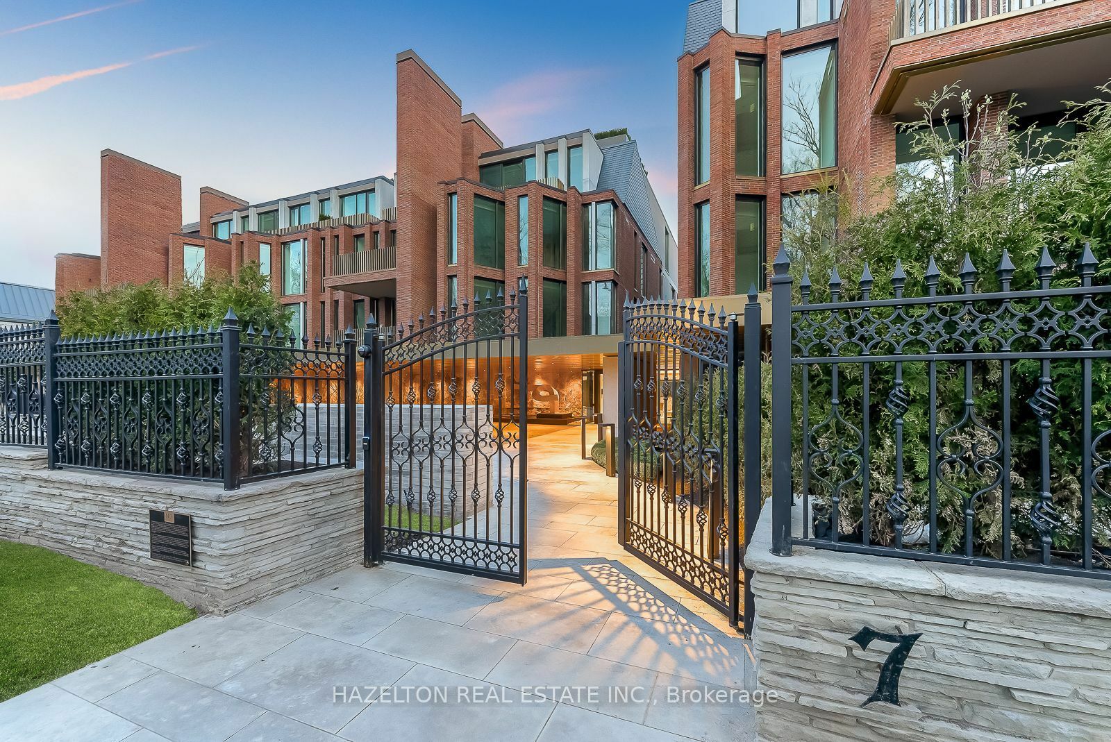 Property Photo: 7 Dale Ave 304 ON M4W 1K2