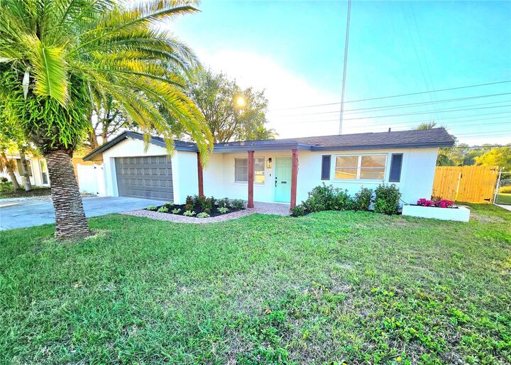 Property Photo: 1701 Dartmouth Drive FL 34691