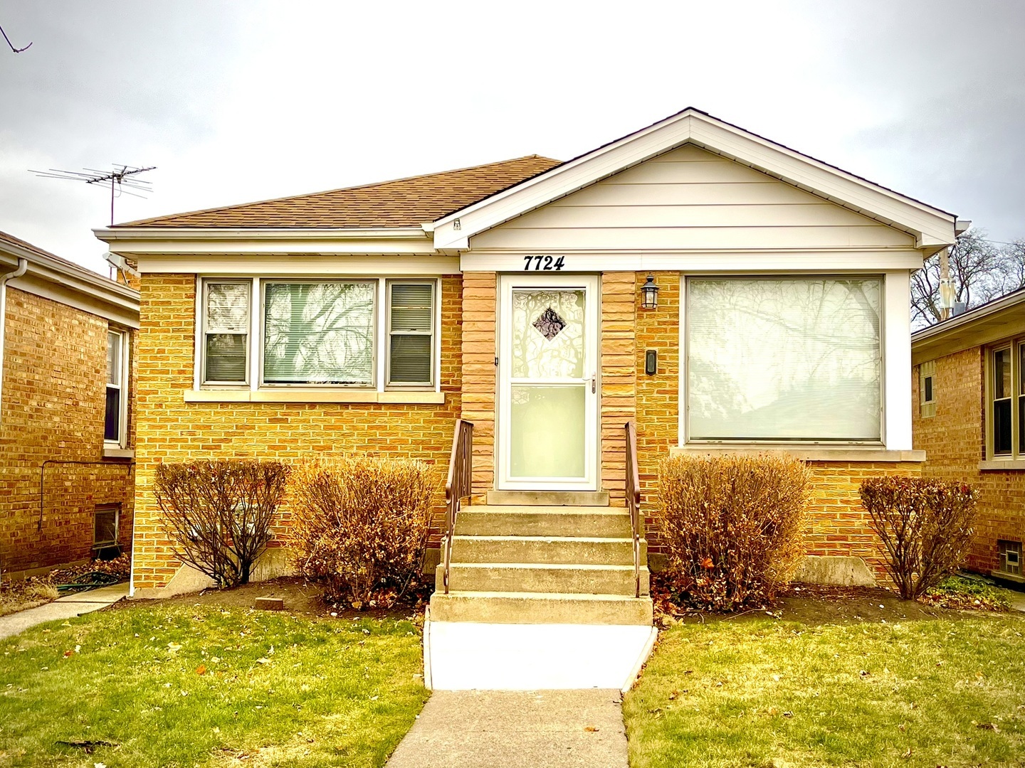 Property Photo:  7724 W Birchwood Avenue  IL 60631 