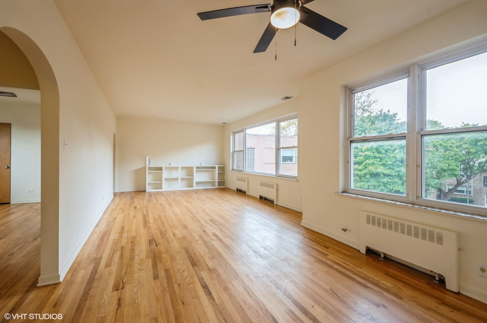 Property Photo:  2641 W Fitch Avenue 3E  IL 60645 