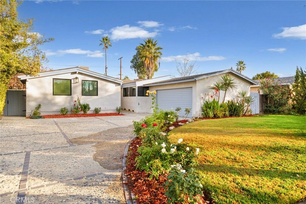 Property Photo:  12745 Hartland Street  CA 91605 