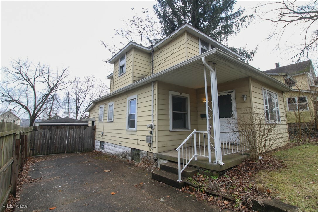 Property Photo:  100 Perry Street  OH 44471 