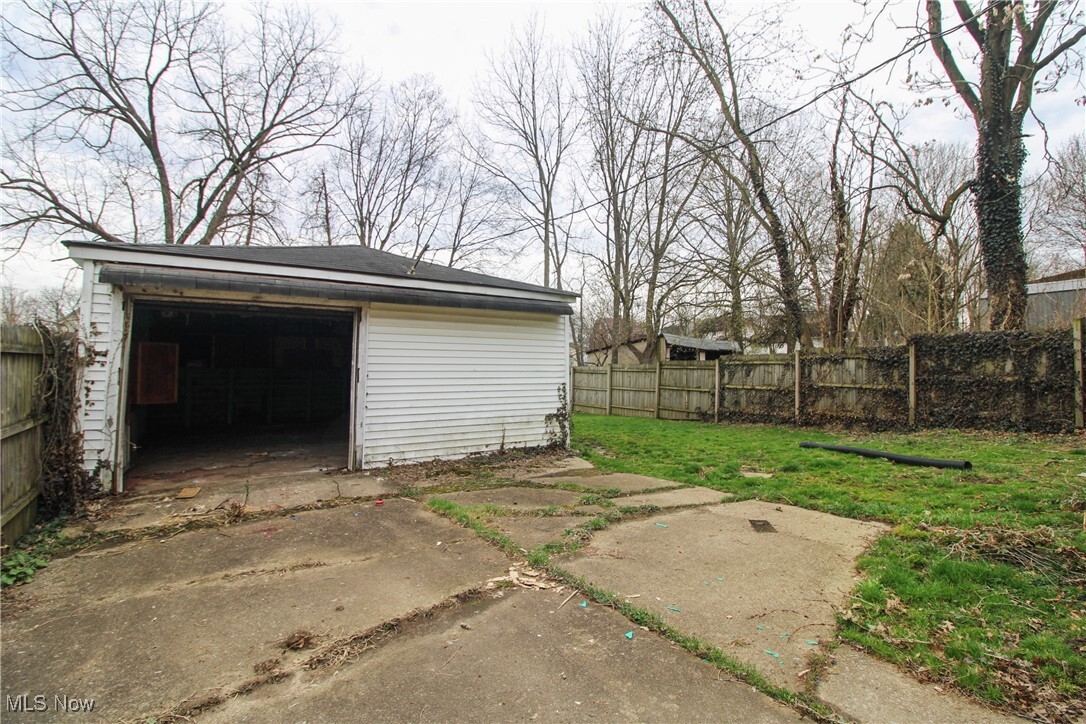 Property Photo:  100 Perry Street  OH 44471 