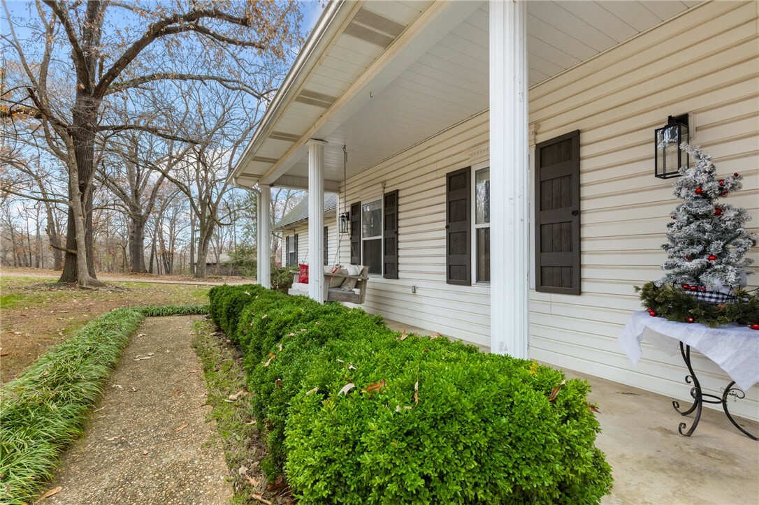 Property Photo:  303 S Old Farm Road  AR 72601 