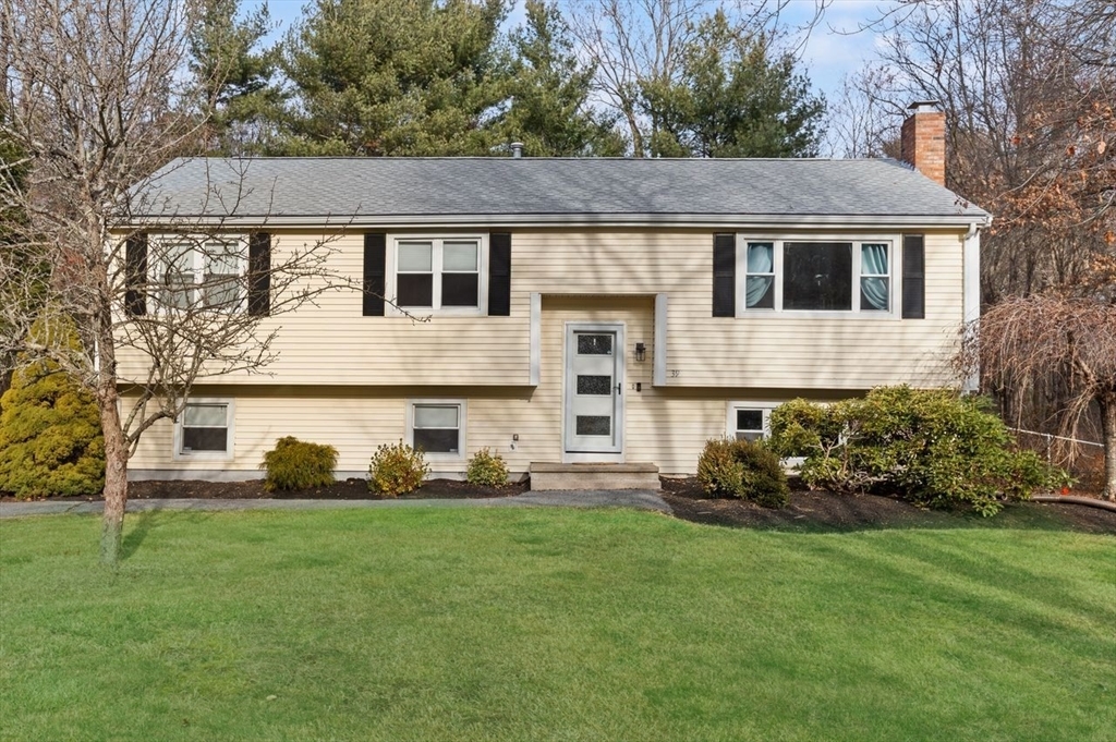 Property Photo:  39 Sandy Ridge Cir  MA 02067 