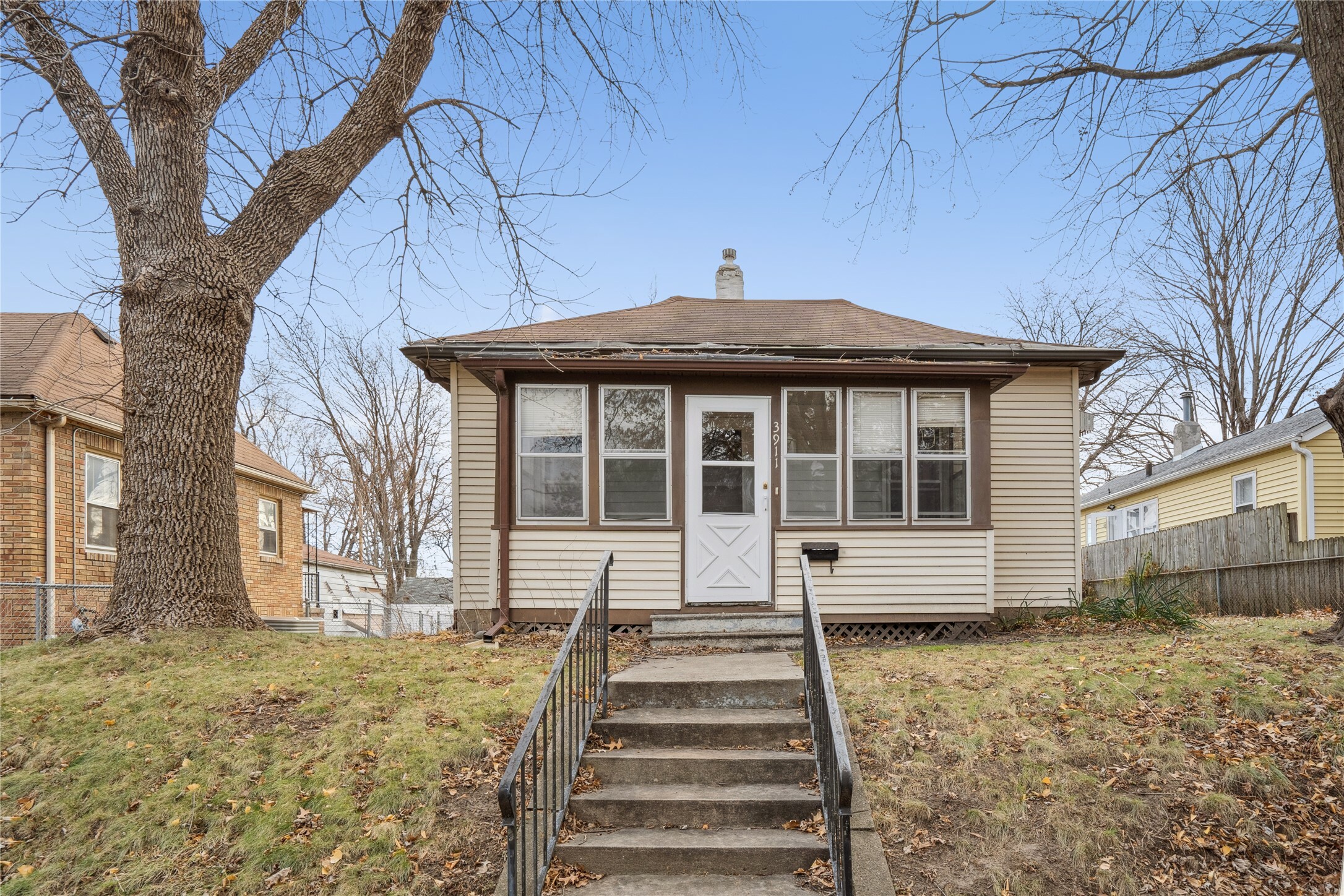 Property Photo:  3911 8th Street  IA 50313 