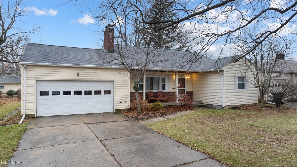 Property Photo:  831 Belvedere Avenue NE  OH 44483 