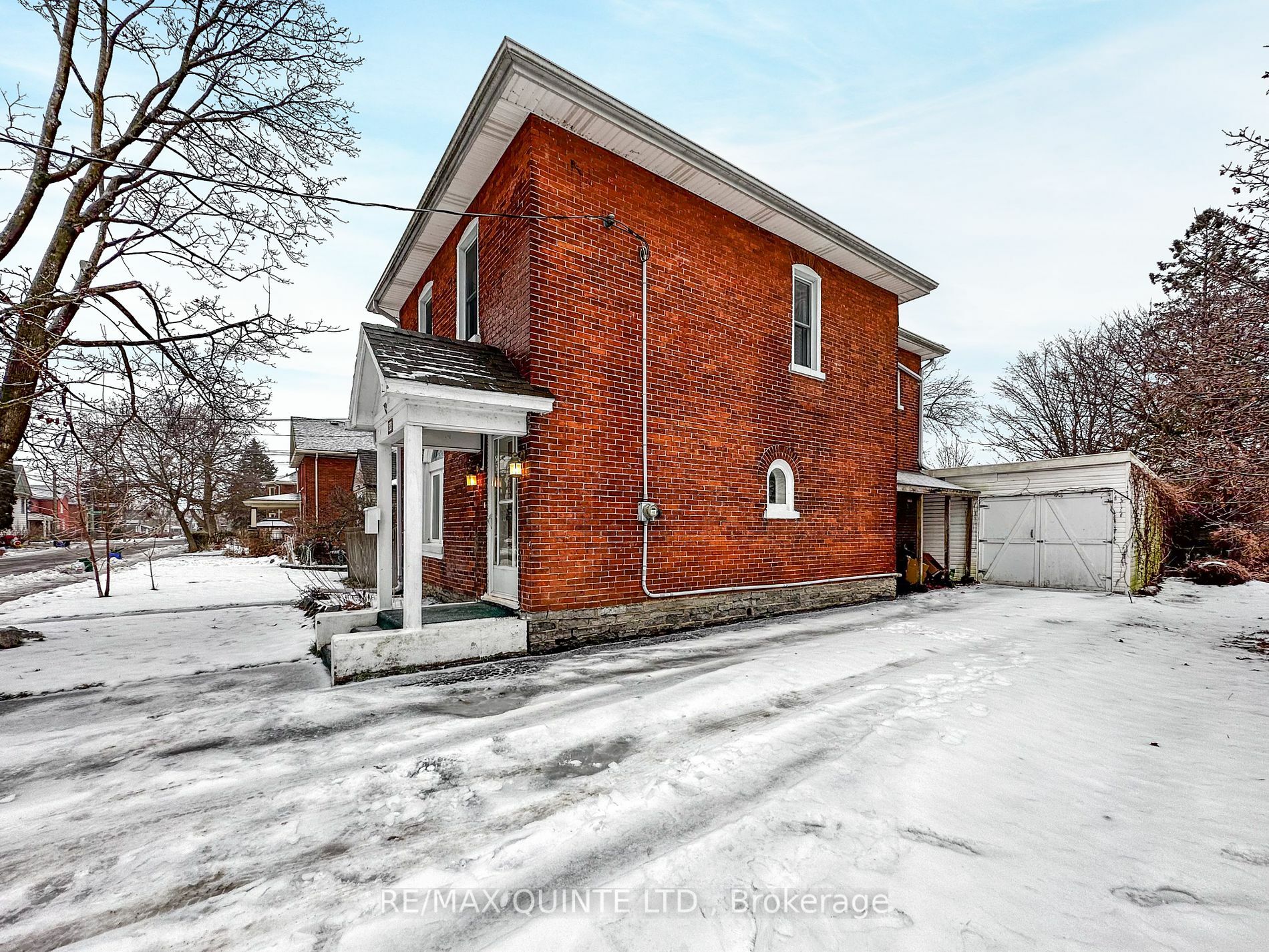 Property Photo:  66 Dunbar St  ON K8P 3R8 