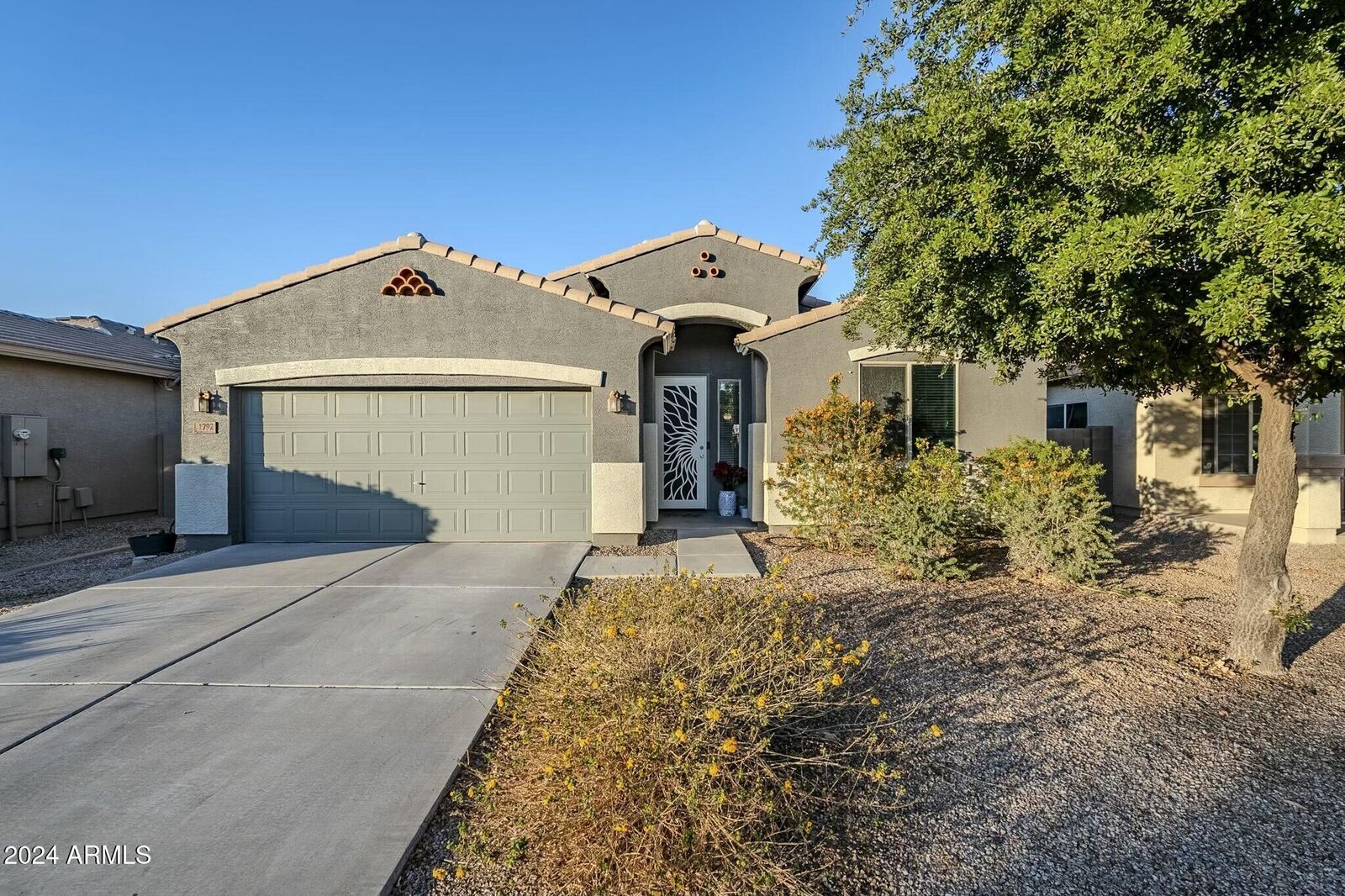 Property Photo: 1792 W Loemann Drive AZ 85144