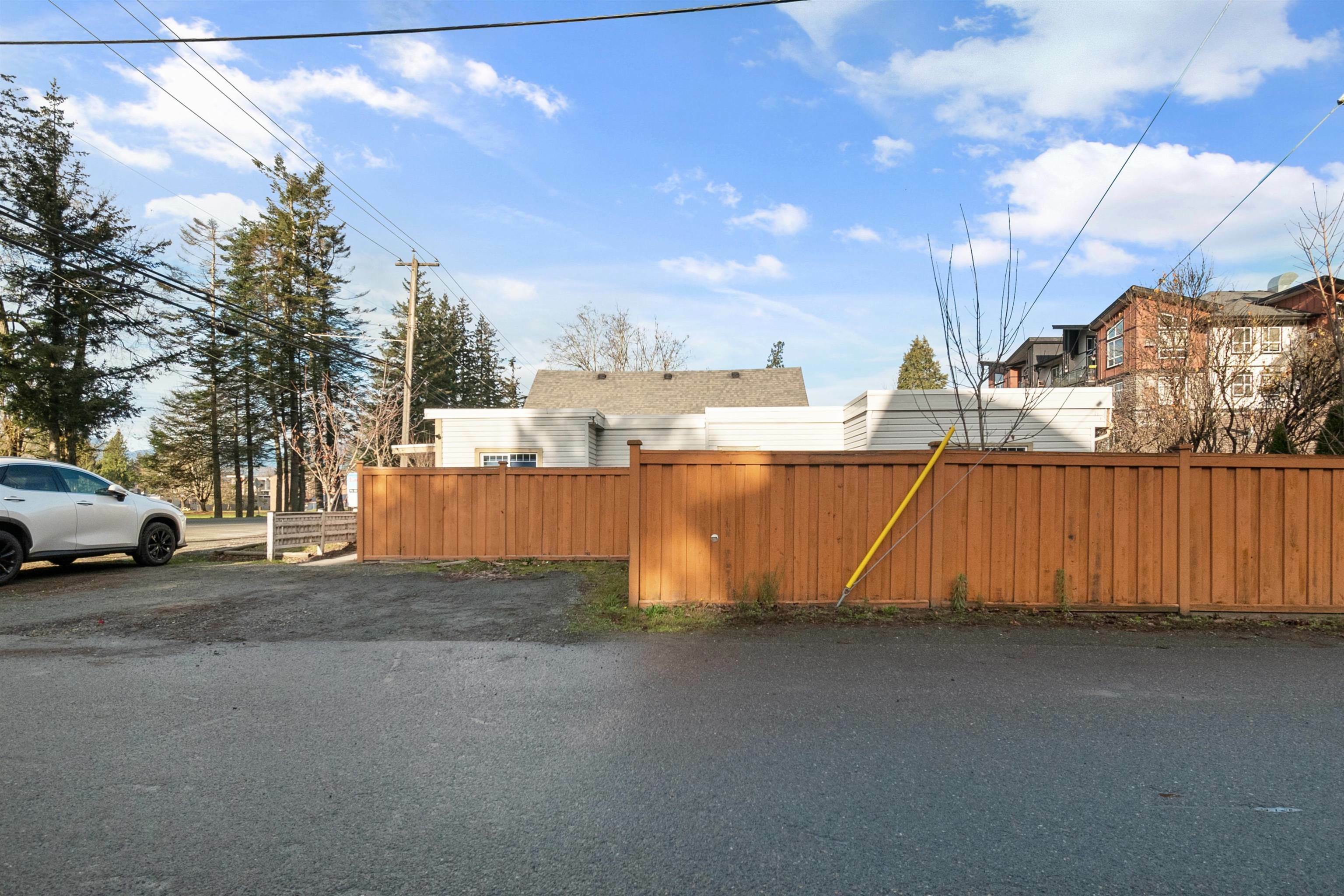 Photo de la propriété:  5412 Vedder Road  BC V2R 3M4 