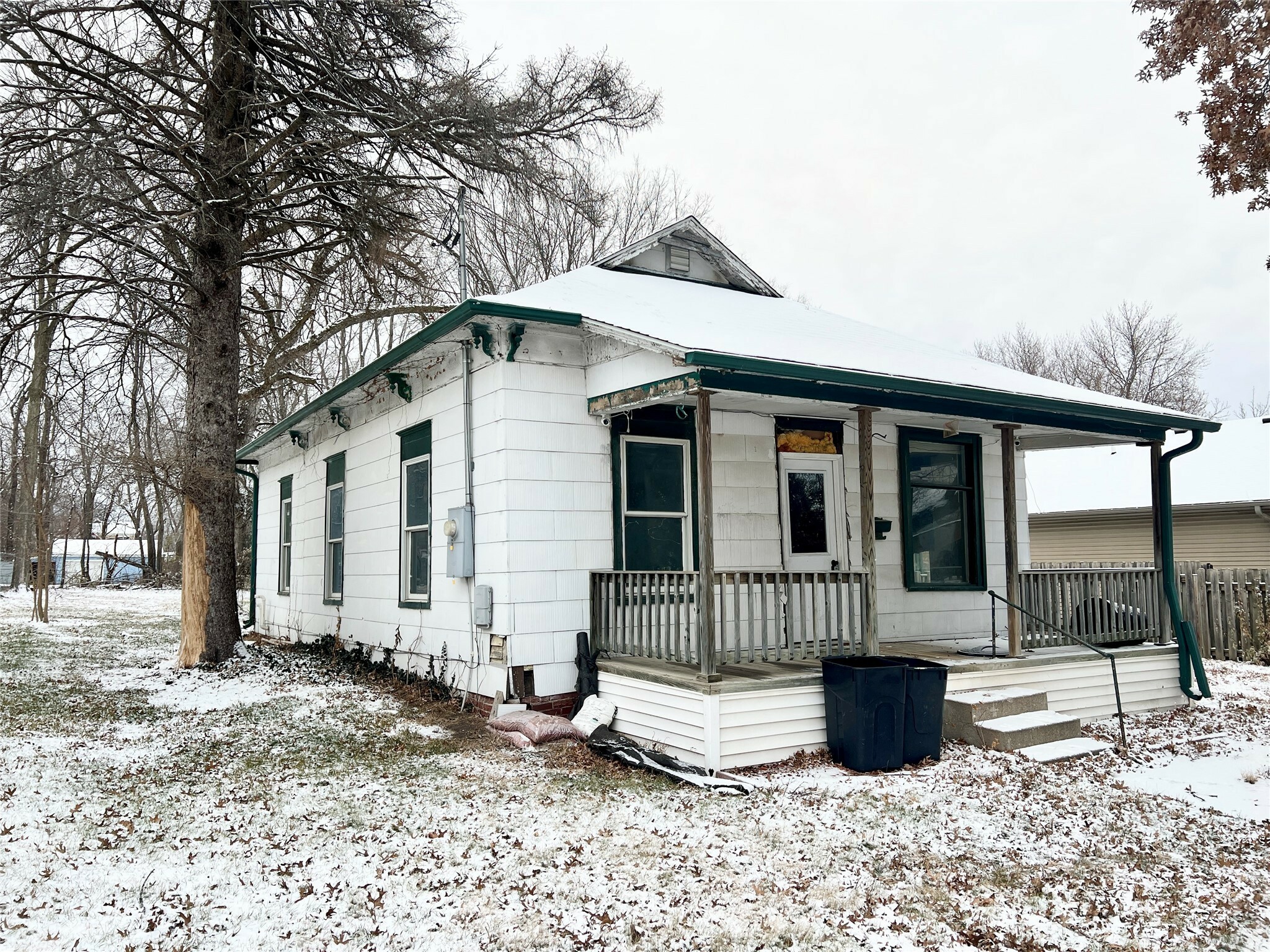 Property Photo:  513 8th Avenue W  IA 52577 