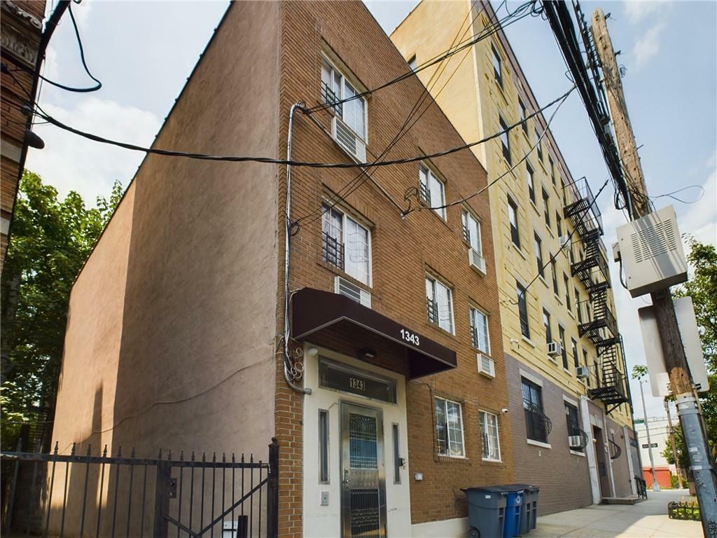 Property Photo: 1343 Bristow Street NY 10459