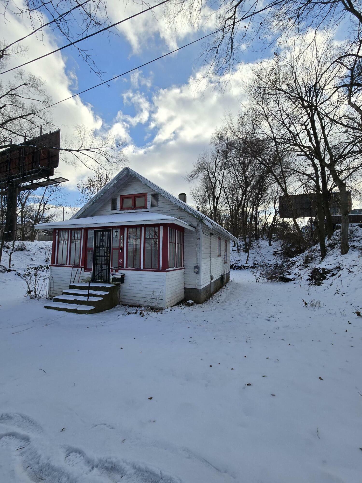 Property Photo:  427 Beekman Court  MI 49008 