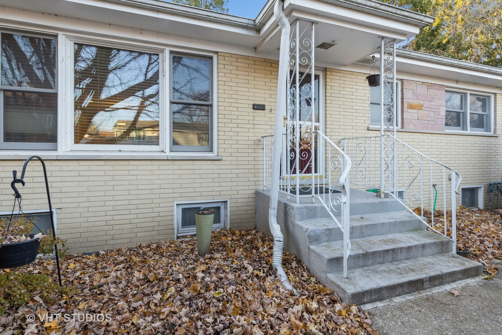 Property Photo:  1909 Grant Street  IL 60201 