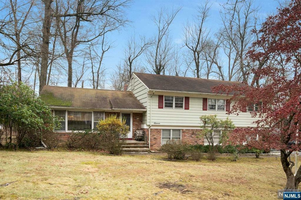 Property Photo:  11 Brookwood Drive  NJ 07006 