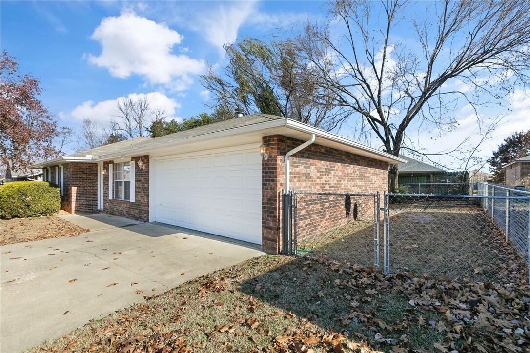 Property Photo:  1630 N Plum Tree Drive  AR 72704 