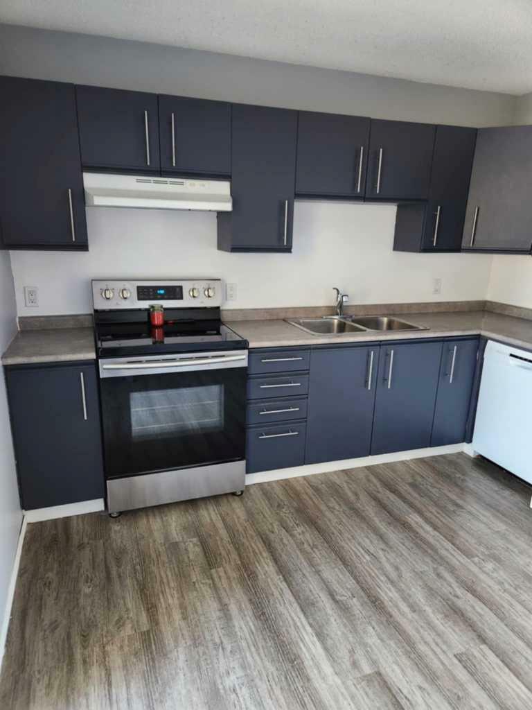 Property Photo:  48 Holmes Street 223  AB T4N 6L6 