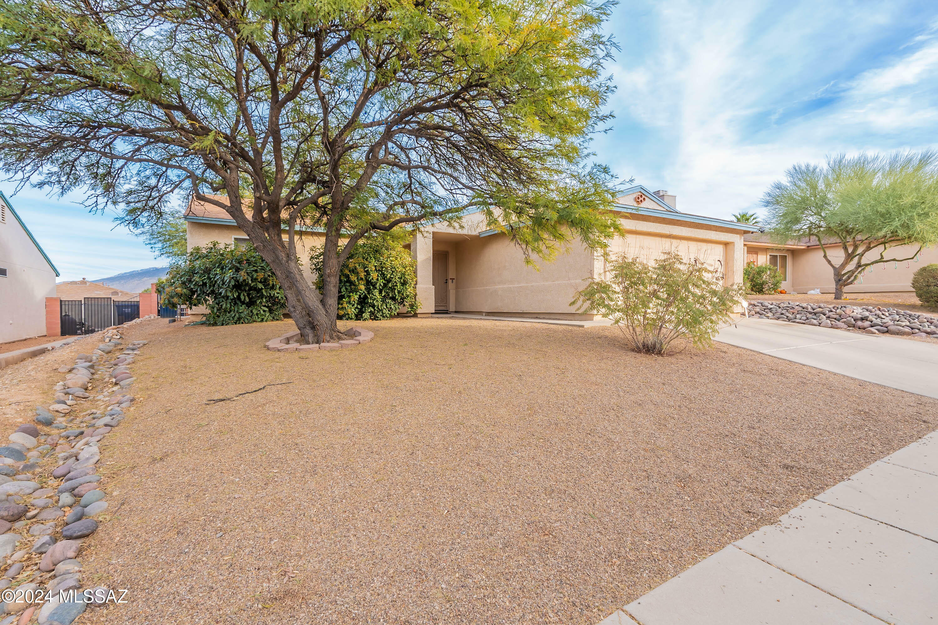 Property Photo:  4219 S Mayberry Place  AZ 85730 